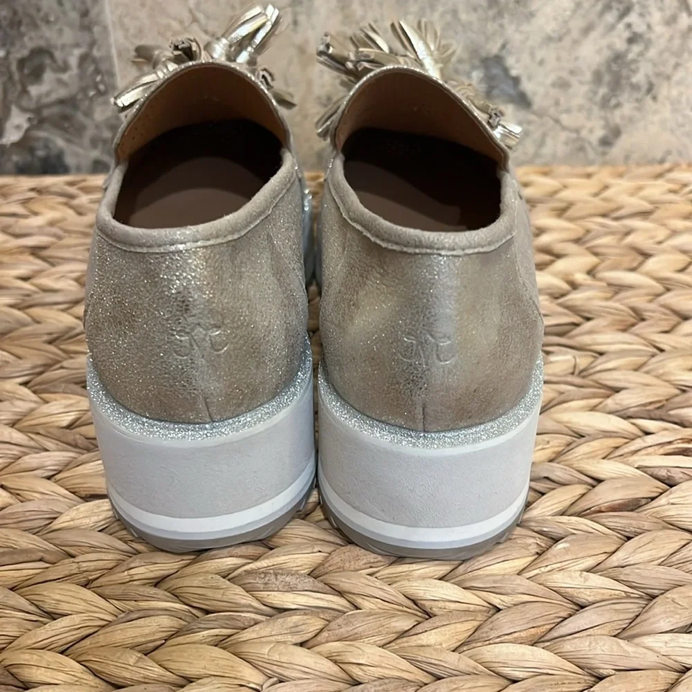 New Johnston & Murphy Gracelyn Tassel Loafer, size 8.5 M. Gold, silver, white. - Picture 5 of 9